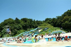 「【2024最新】東海の9月も遊べるおすすめ＆人気プール5選　親子で水遊び満喫♪」の写真