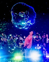 「佐賀県の「鳥栖プレミアム・アウトレット」でシャボン玉ショー　ハロウィーン撮影会も」の写真