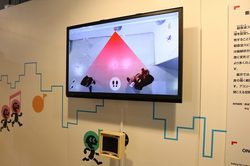 音の聞こえる範囲を画面に赤い扇状で表示。スピーカーの前の2人にちょうど音の範囲がひろがっているのがわかります