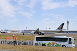 「愛知県常滑市の[中部国際空港セントレア]で開港20周年記念スペシャルバスツアー開催！」の写真