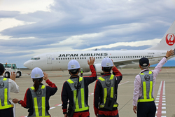 「愛知県常滑市の[中部国際空港セントレア]で開港20周年記念スペシャルバスツアー開催！」の写真