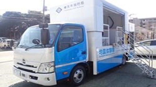 防雨体験車