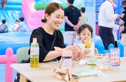 「愛知県春日井市のイオンに「のびっこピクニック」がOPEN　広々とした人工芝の屋内公園」の写真
