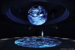 宇宙から星を眺めるような空間アート体験「ワンダーモーメンツ」