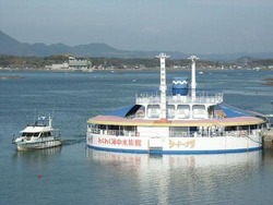 西日本で唯一の海に浮かぶ水族館