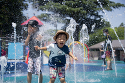 「【関東】2025年夏休みに行きたい！おすすめ水遊びスポット23選　人気＆穴場＆無料も」の写真