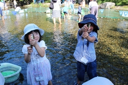 「水遊び＆生き物体験で夏満喫！岐阜県各務原市で「夏の楽園祭」開催　泡ナイトプールも」の写真