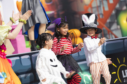 「名古屋のレゴランドでハロウィンパーティー開催！　お菓子もらえる＆ミニフィグ交換も」の写真