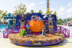 「名古屋のレゴランドでハロウィンパーティー開催！　お菓子もらえる＆ミニフィグ交換も」の写真
