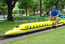 「羽田空港で活躍する乗り物が大集合！夏休み特別イベント開催 ミニドクターイエローも」の写真