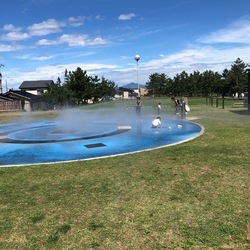 「【新潟】2025年夏休みに行きたい！おすすめ水遊びスポット12選　人気＆穴場＆無料も」の写真