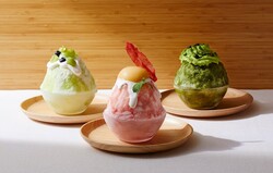 （左から）「シャインマスカット」、「白桃」、「抹茶宇治金時」各2,400円
