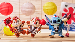 「全国のディズニーストアで「夏祭り」開催！　ハズレなしくじ＆特別装飾＆プレゼントも」の写真