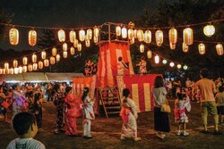 「東京都江東区のららぽーと豊洲で9日間限定夏祭りが開催　盆踊りや縁日で日本の夏満喫」の写真