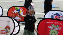 「びしょ濡れで夏を満喫！埼玉県・吉川美南駅前公園で水遊びイベント　グルメや盆踊りも」の写真