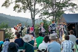 「北海道白老町の「ウポポイ」でアイヌ文化体験イベント　夏休みの特別な夜のおでかけに」の写真