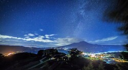 「軽井沢の星空を満喫！夏の夜空を楽しむ観望会が開催　キッチンカーや雪遊びコーナーも」の写真