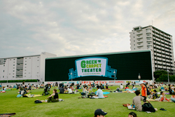 「入場無料！「川崎競馬場 夏夜祭2025」が開催　野外映画イベントで『ミニオン』上映も」の写真