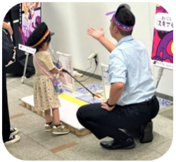 「横浜市役所で盆踊りと縁日を楽しもう！ 参加無料「わくわく！こども夏まつり」が開催」の写真