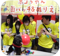 「横浜市役所で盆踊りと縁日を楽しもう！ 参加無料「わくわく！こども夏まつり」が開催」の写真