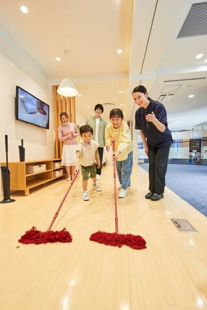 「おそうじスタジオ」ダスキンのモップを使ってお掃除体験！