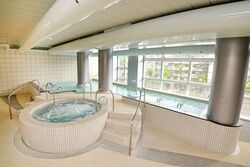 「栃木県日光市に大型屋内温水プール「日光霧降VIVA！ハワイアン」OPEN　スライダーも！」の写真
