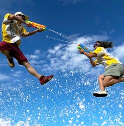「参加無料！有明ガーデンでストライダー初の水遊びイベント　噴水＆水鉄砲＆みず風船も」の写真