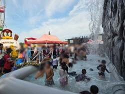 「仙台市の楽天モバイルパーク宮城で無料の水遊びエリア「たきイオンプール」が開催！　」の写真