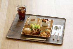 「埼玉県吉川市にトイミュージアムカフェOPEN！　保育園の栄養士監修メニューが味わえる」の写真