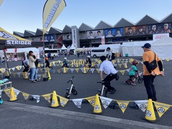 「宮城県村田町スポーツランドSUGOで夏休み特別企画　キッザニアがサーキットに登場！」の写真
