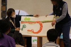 絵本の読み聞かせ