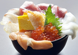 「愛知県知立市のホテルで蟹とイクラ食べ放題！お盆限定ファミリーサマーバイキング開催」の写真
