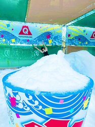 「標高830mの富士急ハイランドで涼を満喫　真夏の雪遊び広場が新登場＆お盆は花火大会も」の写真