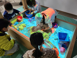 「イオンモール幕張新都心で昆虫フェス　巨大ロボ＆生体展示＆自由研究ワークショップも」の写真