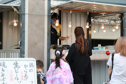 「入場無料！大阪市西区で親子参加型「玩具花火大会」開催　お父さんたちが火をつける！」の写真