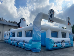 「名古屋「オアシス21」で真夏のひんやり体験！ 雪ふらし&全長8mの氷のすべり台で遊べる」の写真
