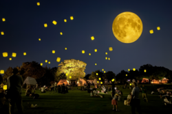 「千葉県のリソルの森で「お月見ランタン祭り」開催！　星空ツアーや天体望遠鏡づくりも」の写真