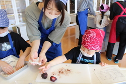 お豆腐でふわふわみたらし団子作り体験