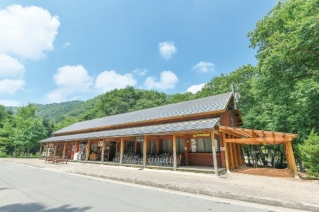 大鬼谷オートキャンプ場　ヤマメのつかみ取り