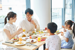 「開業2周年記念で小学生までの子供無料！大阪市のホテルで本格タイ料理ビュッフェ開催」の写真