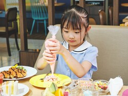 「開業2周年記念で小学生までの子供無料！大阪市のホテルで本格タイ料理ビュッフェ開催」の写真