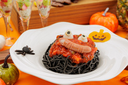 「大阪此花区のホテルでハロウィーンブッフェ2025開催　秋の味覚と幻想的空間を楽しもう」の写真