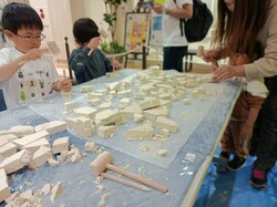 化石発掘体験の様子