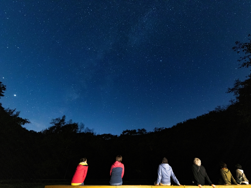 晴れた日には、降り注ぐような満天の星に出会えることでしょう