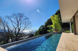 「熱海に究極のリゾート型貸別荘OPEN　絶景花火ビュー＆プライベートプール、サウナ付き」の写真