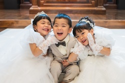 「表参道の結婚式場で国内最大級のファミリーフォトフェスタ！　衣装多数＆プレゼントも」の写真