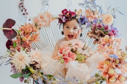 「表参道の結婚式場で国内最大級のファミリーフォトフェスタ！　衣装多数＆プレゼントも」の写真