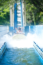 「【全国】夏休み後半に！「スプラッシュ系アトラクション」17選　水しぶきとスリル満喫」の写真