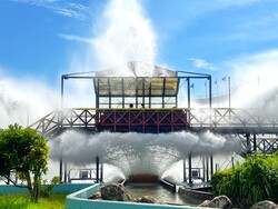 「【全国】夏休み後半に！「スプラッシュ系アトラクション」17選　水しぶきとスリル満喫」の写真