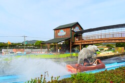 「【全国】夏休み後半に！「スプラッシュ系アトラクション」17選　水しぶきとスリル満喫」の写真